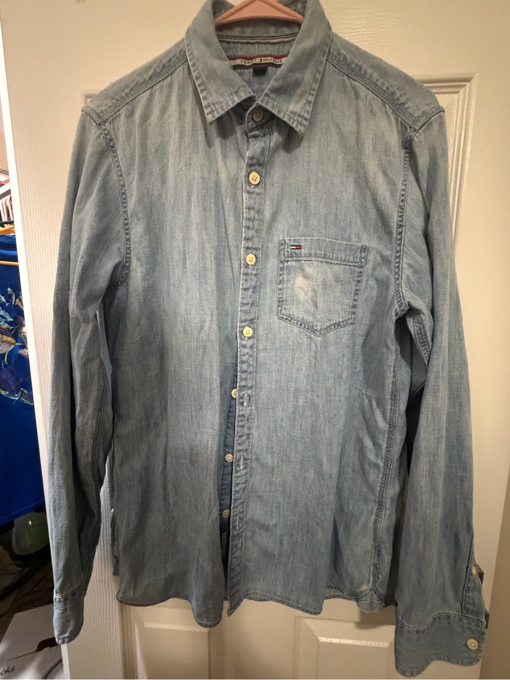 Tommy Hilfiger Men’s Medium Light Wash Chambray Denim Button Down Shirt